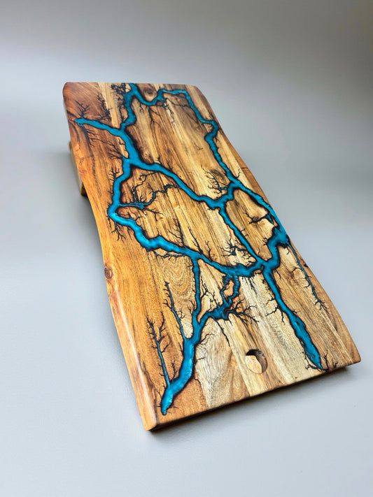 fractured burn style with lagoon blue resin on acacia serving bard made by fractal flow designs best resin boards australia