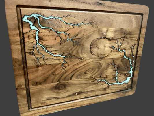 Premium resin chopping board from Fractal Flow Designs, Australian-made timber with bold resin detail. Australian resin boards ideal for weddings, gourmet food, and gift occasions.