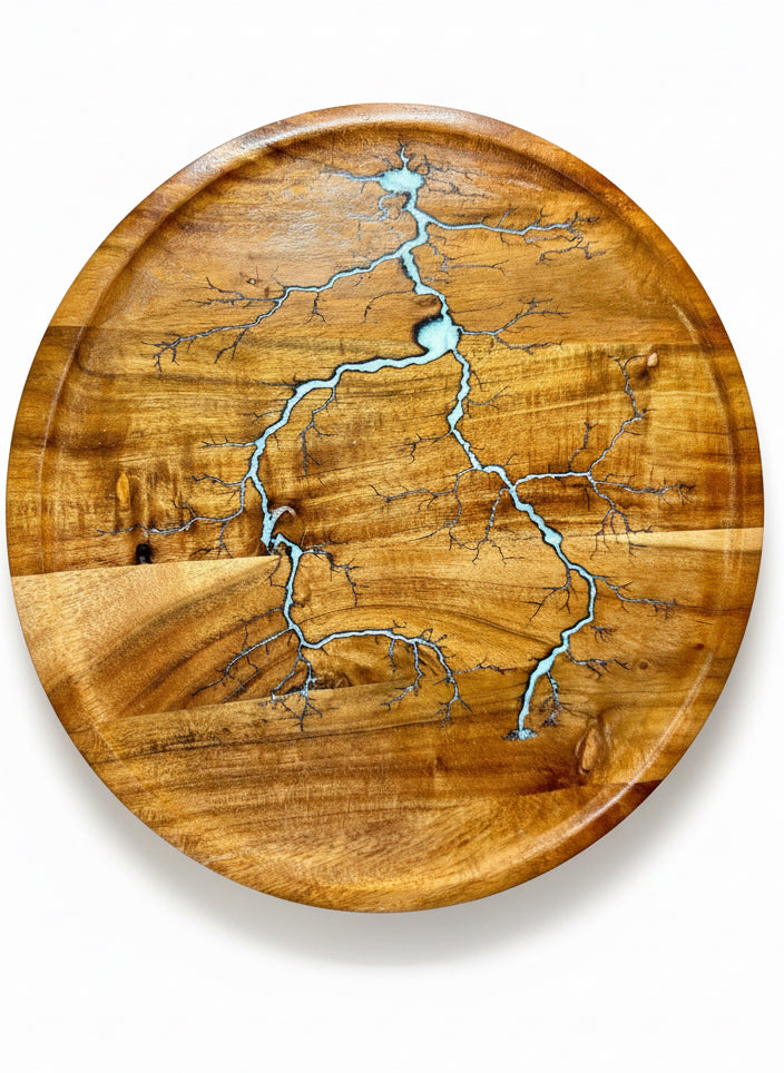 Resin and wood serving platter by Fractal Flow Designs — premium Australian resin board featuring natural hardwood grain and bold resin detail.