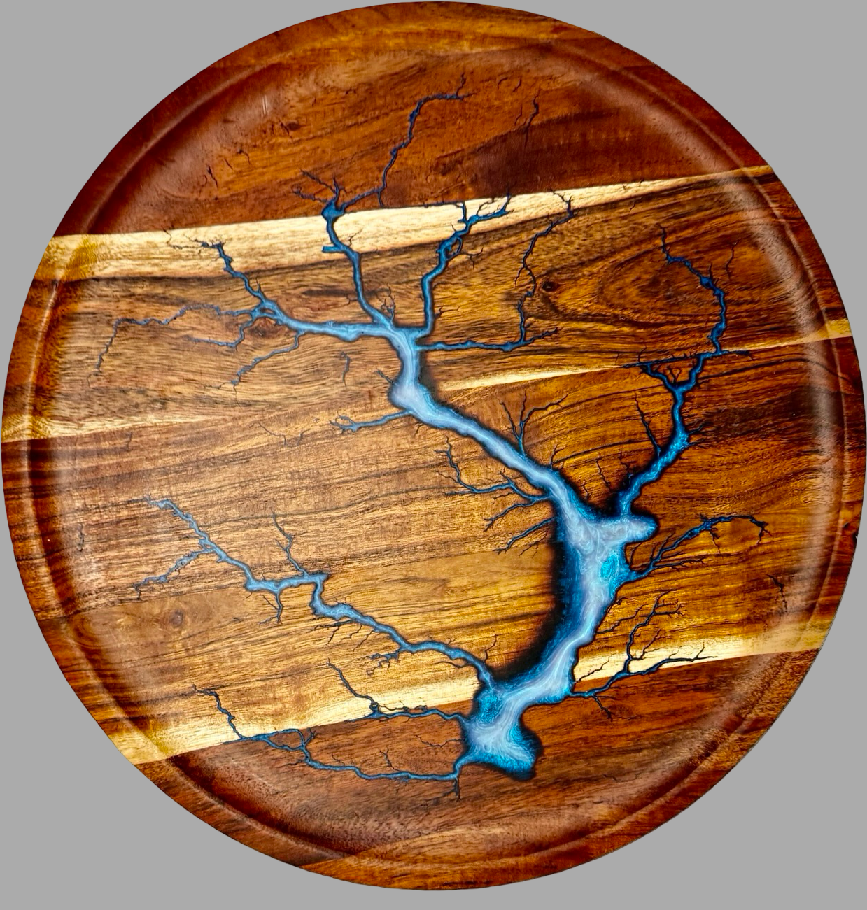 Statement round resin serving tray – premium Australian hardwood platter with resin inlay, crafted in Bairnsdale VIC for weddings, anniversaries and entertaining