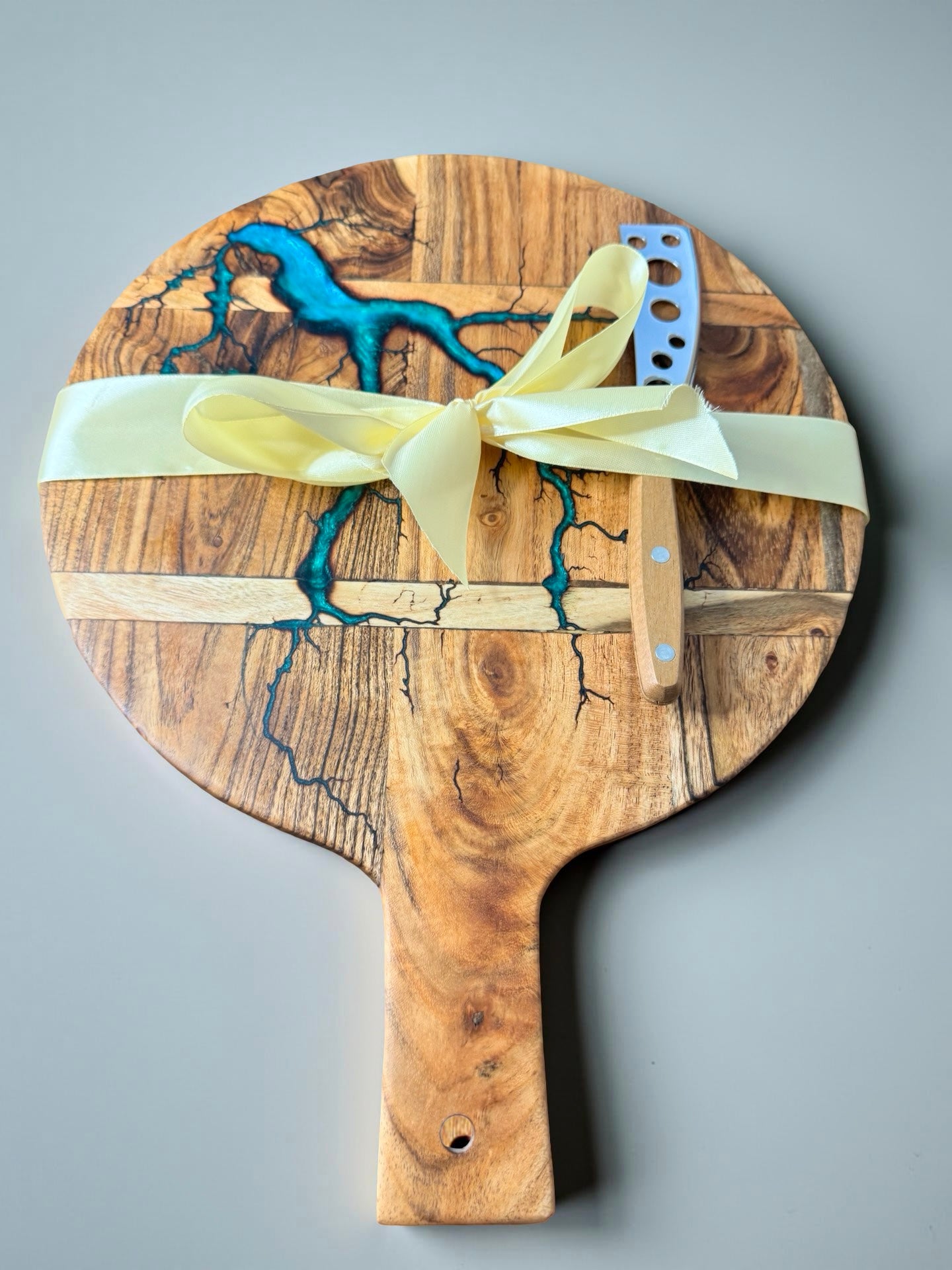 Round acacia resin cheese board gift set with fractal burning art paired with gourmet cheese knife