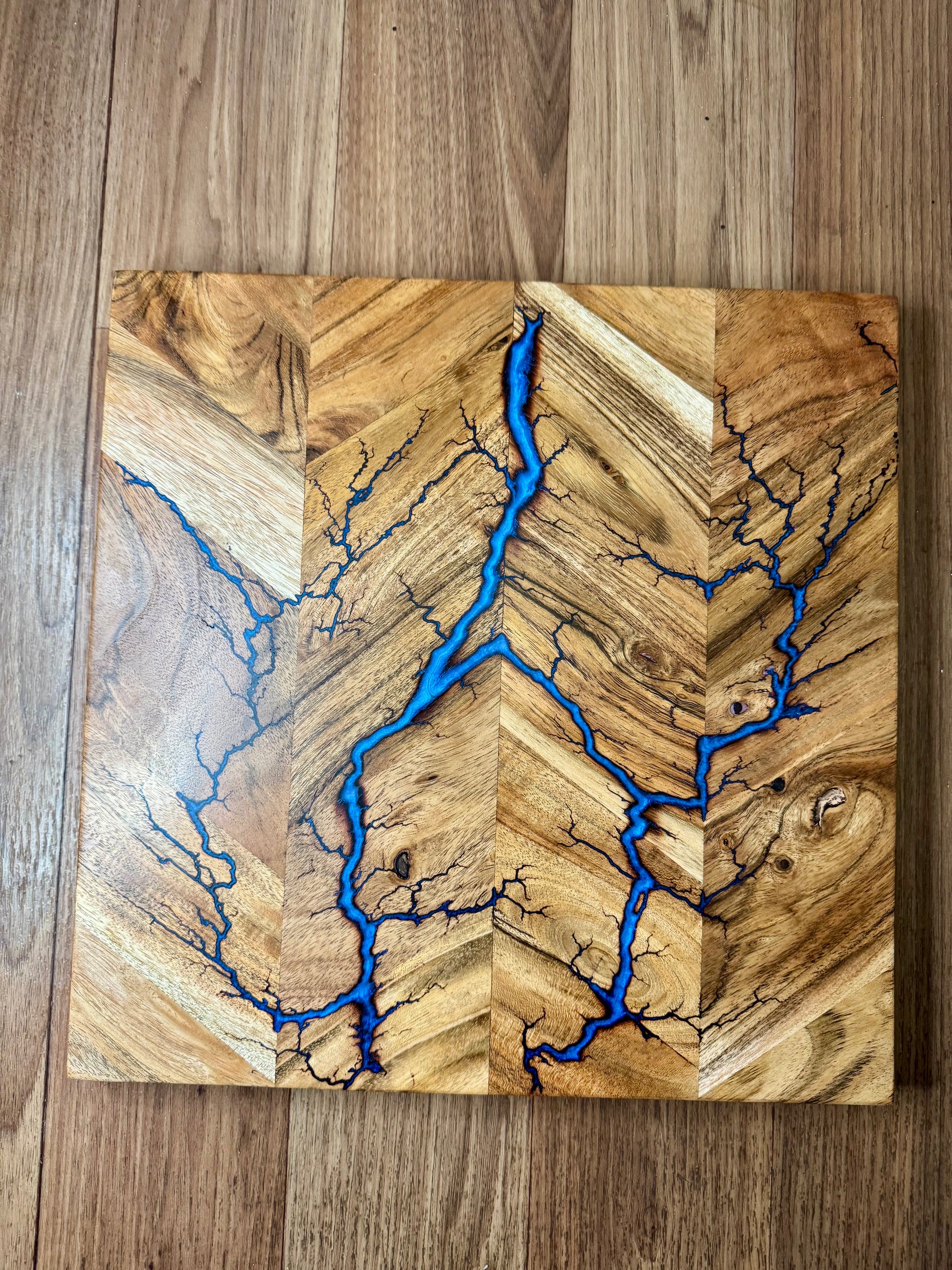 Quality resin chopping board made in Australia by Fractal Flow Designs. Unique timber and resin platter ideal for charcuterie, grazing spreads, weddings, and gourmet cooking.