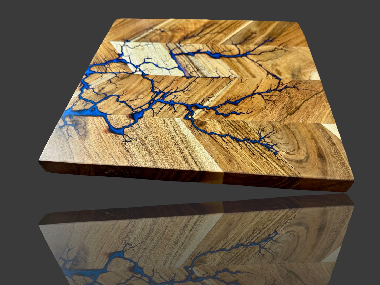 Australian Resin chopping board designed for everyday kitchen prep and grazing spreads. Handmade in Bairnsdale, Australia by Fractal Flow Designs, shipped nationwide for weddings and birthdays.