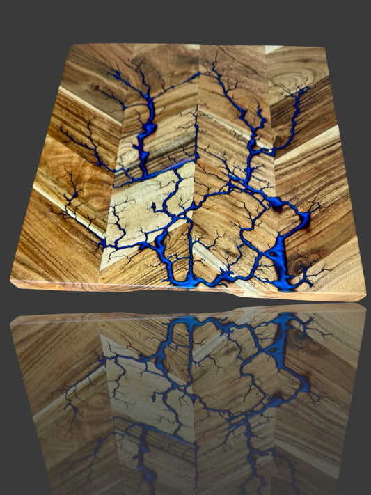 resin chopping board with bold resin artistry and fractal burning. Crafted in Victoria by Fractal Flow Designs, perfect for weddings, housewarmings, and entertaining.