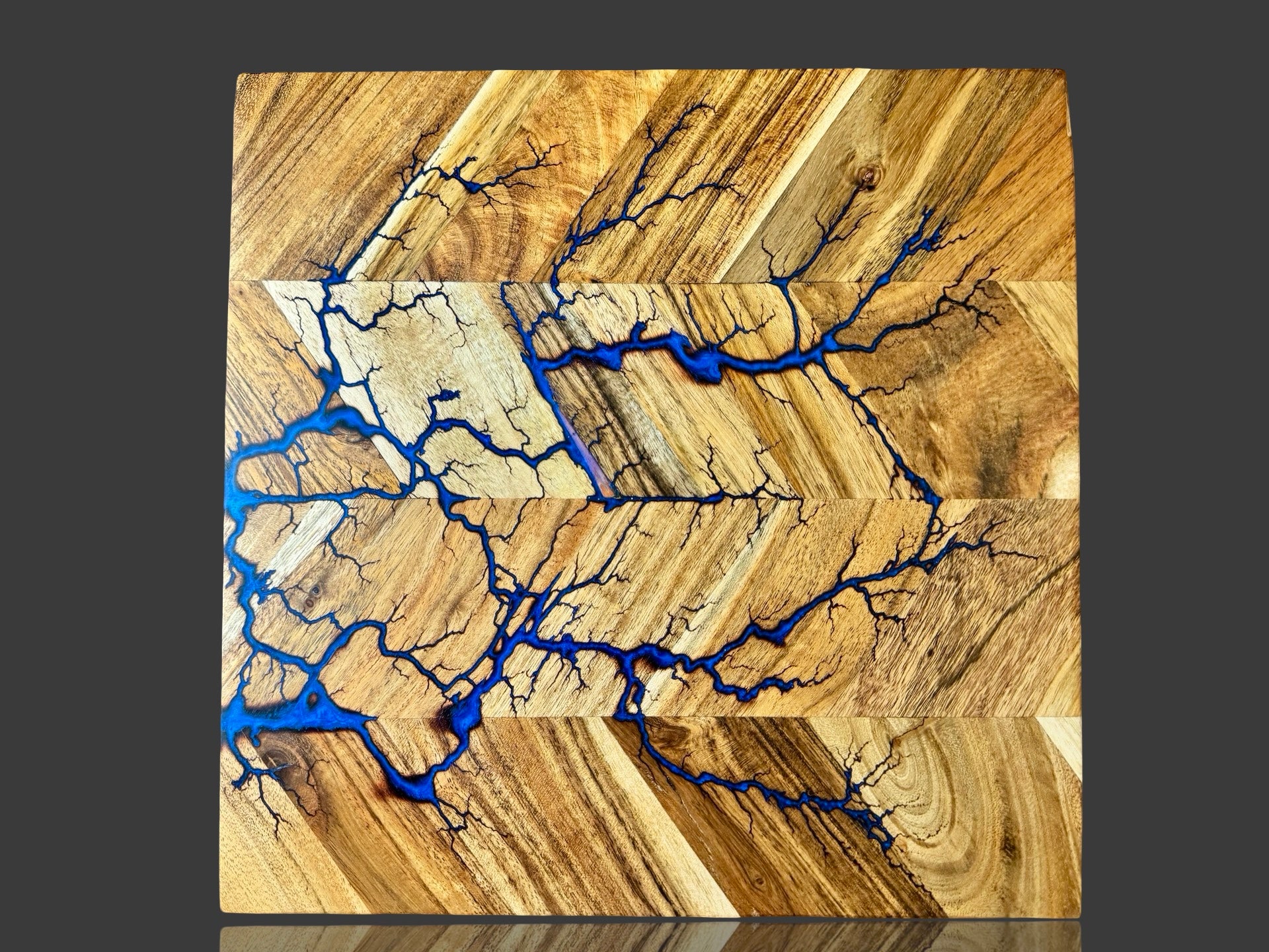 Premium aussie resin chopping board crafted in Victoria from Australian hardwood. Fractal Flow Designs creates luxury grazing platters for housewarmings and special celebrations.