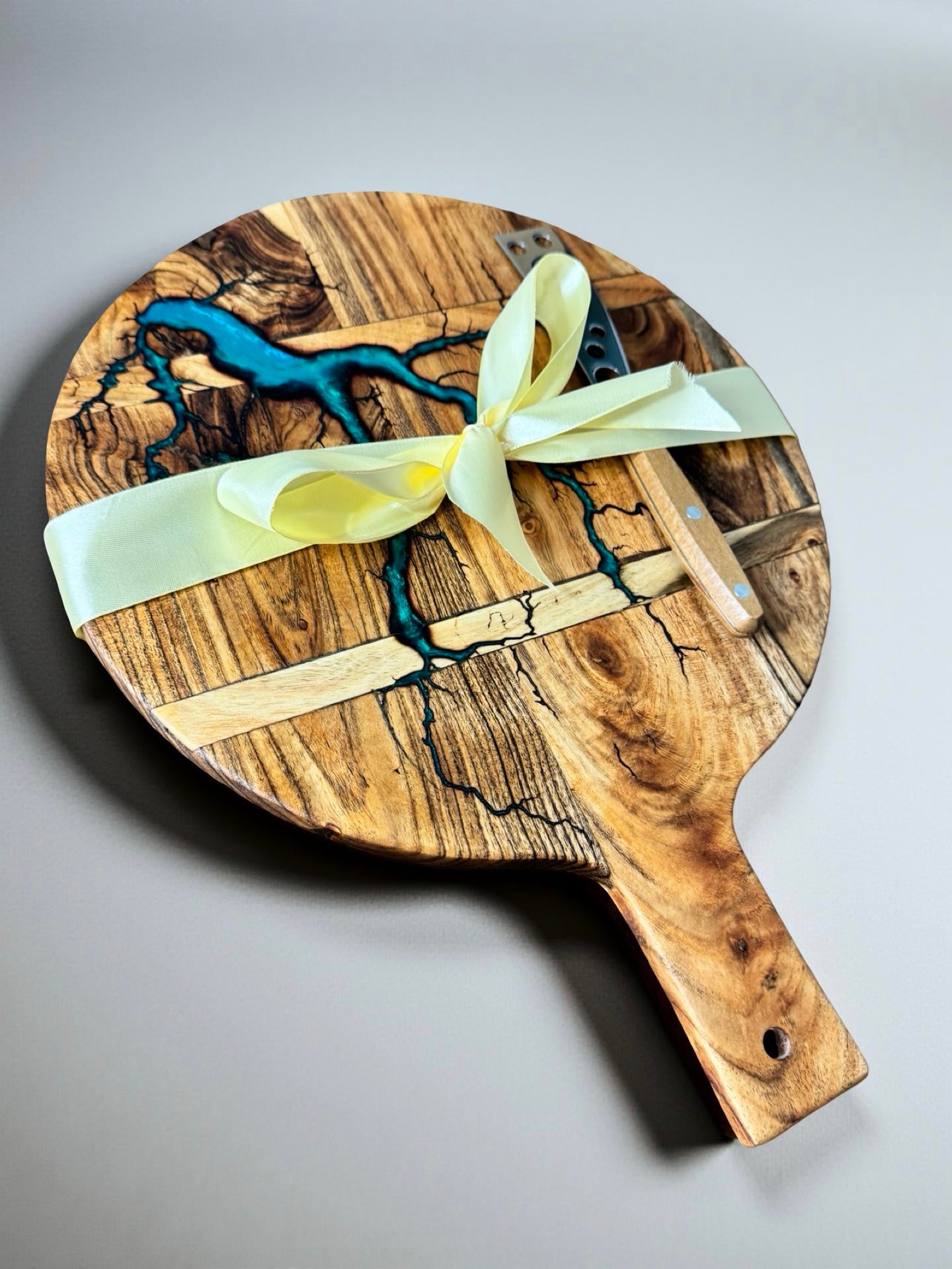 Premium round acacia cheese board resin art and fractal burning finish with gift set knife