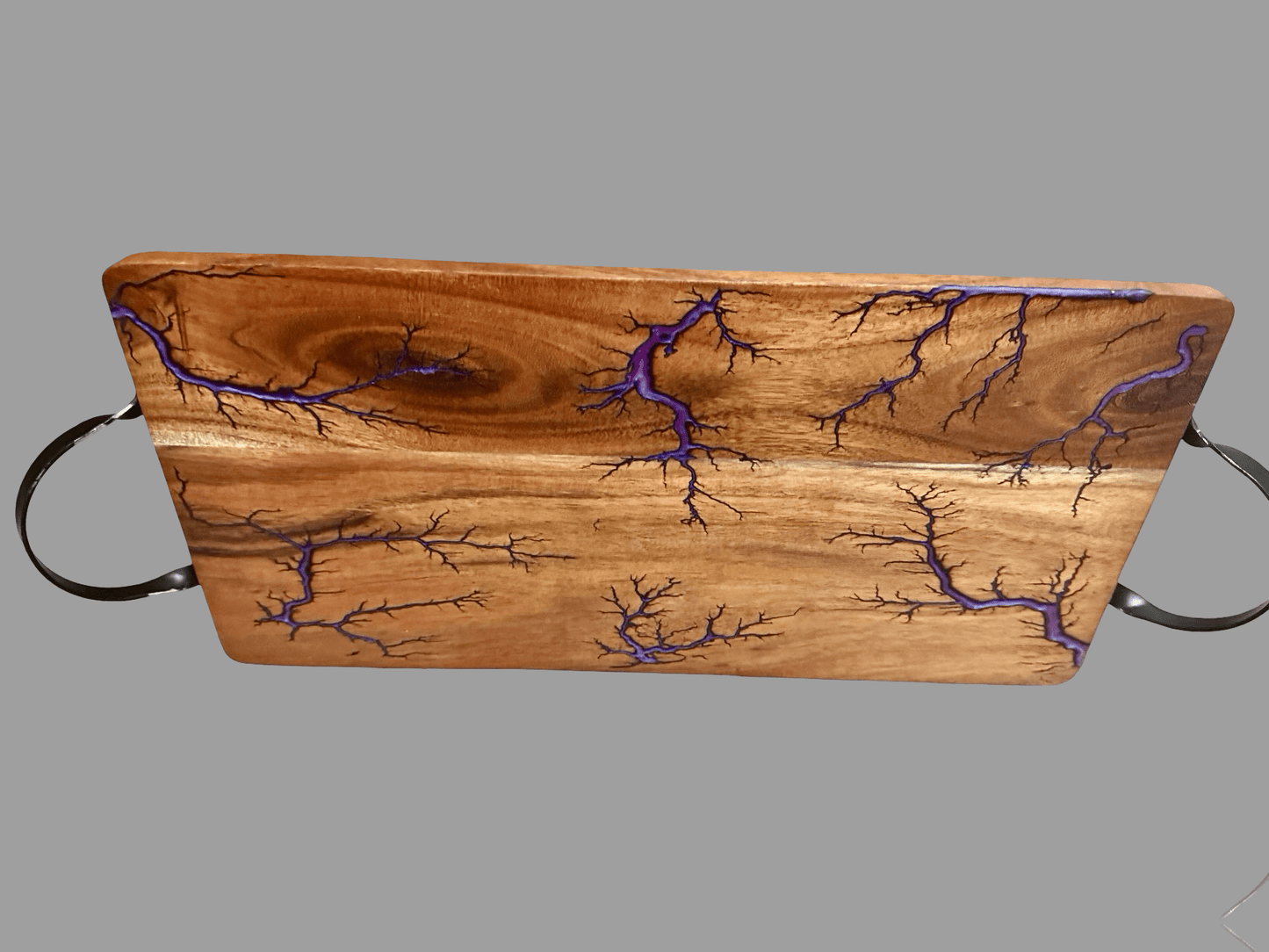 Handcrafted resin and timber serving board by Fractal Flow Designs. Made in Victoria, Australia, this artisan board blends bold resin art with sustainable hardwood, perfect for cheese nights, grazing spreads, and premium gift box inclusions