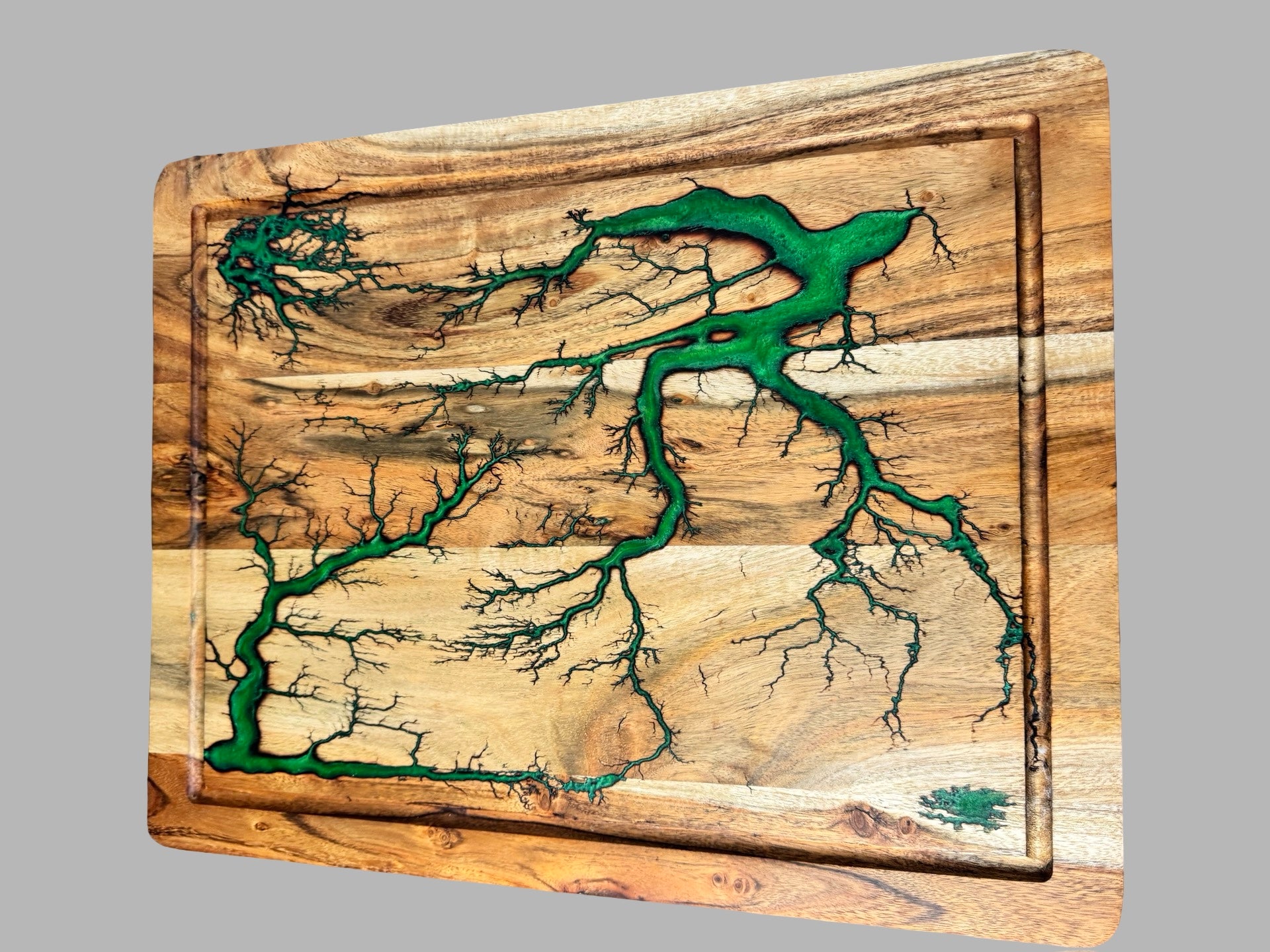 Resin and acacia timber chopping board handmade in Australia — artisan blend of natural grain and resin color by Fractal Flow Designs