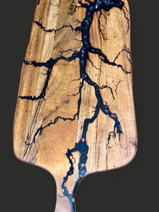 Resin cheese paddle with bold fractal design and resin finish. Handmade in Victoria by Fractal Flow Designs, shipped nationwide for gift occasions.