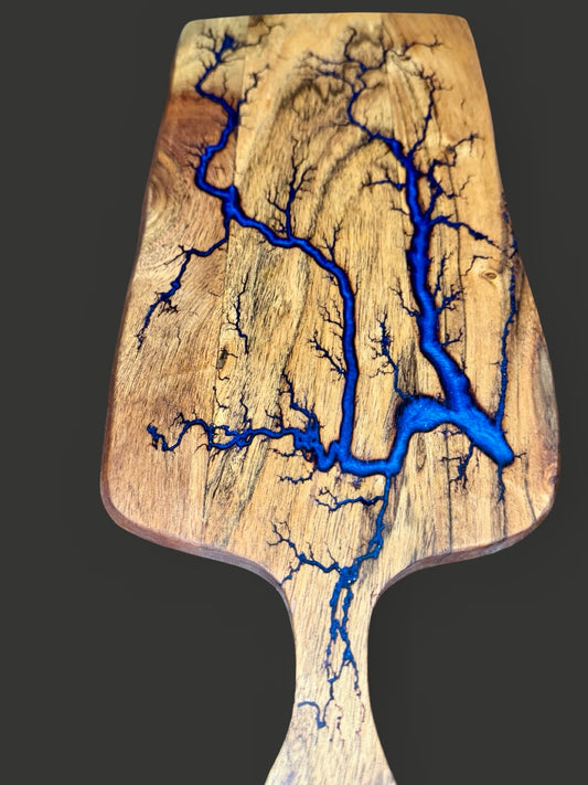 Artisan resin cheese paddle board featuring bold resin art. Handmade in Victoria by Fractal Flow Designs, shipped Australia-wide, ideal for special occasions.