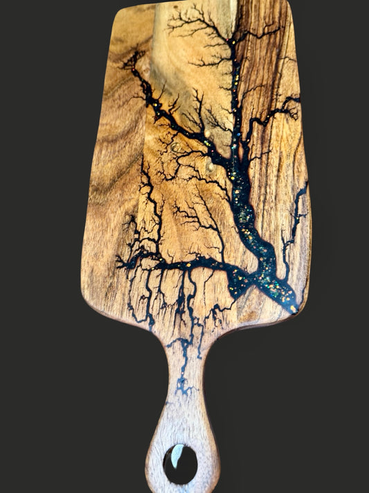 Resin cheese paddle with bold fractal design and resin finish. Handmade in Victoria by Fractal Flow Designs, shipped nationwide for gift occasions and events.