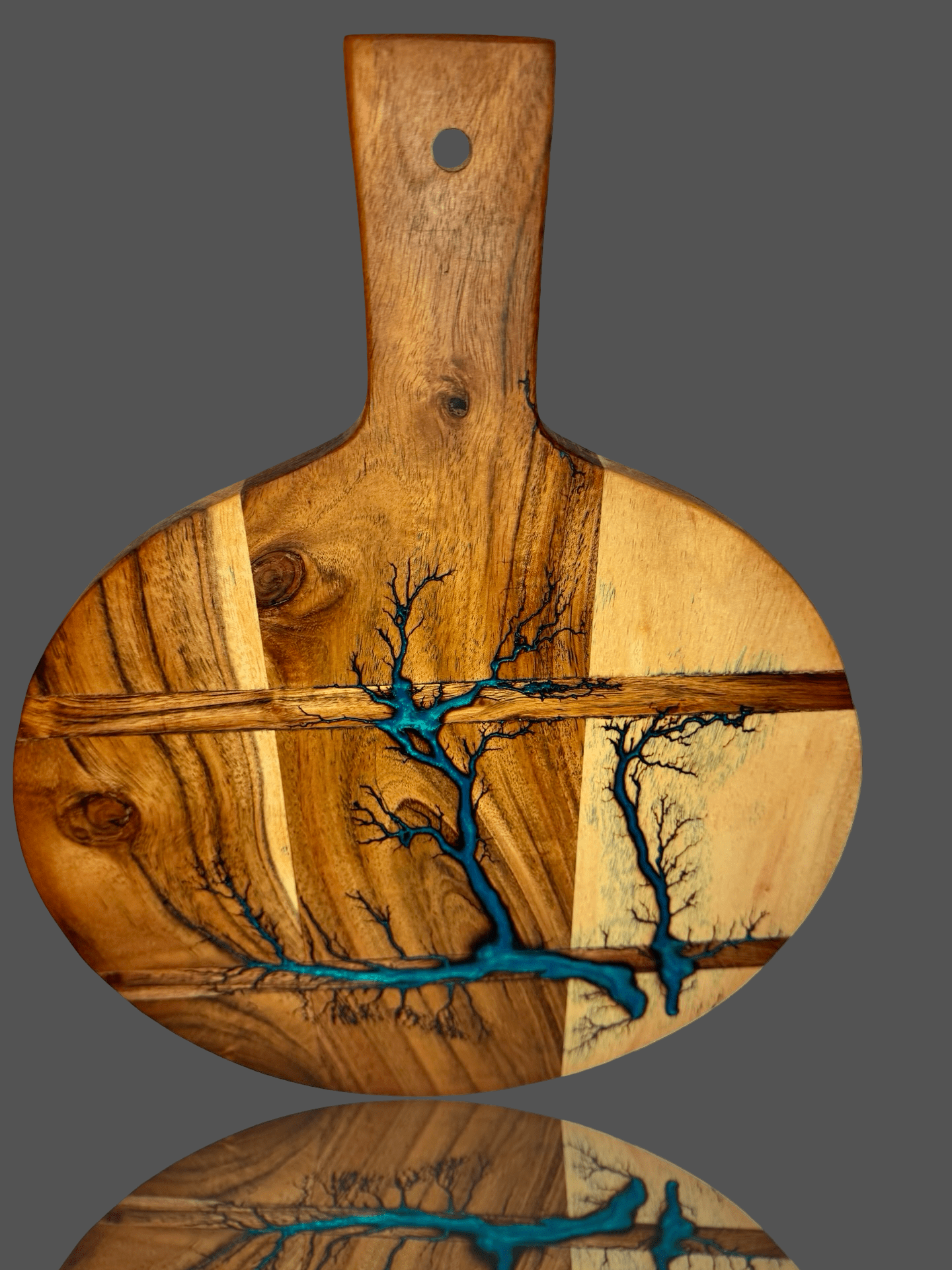 Australian-made round resin cheese paddle – luxury handcrafted platter by Fractal Flow Designs, ideal for anniversaries, housewarmings, and premium entertaining